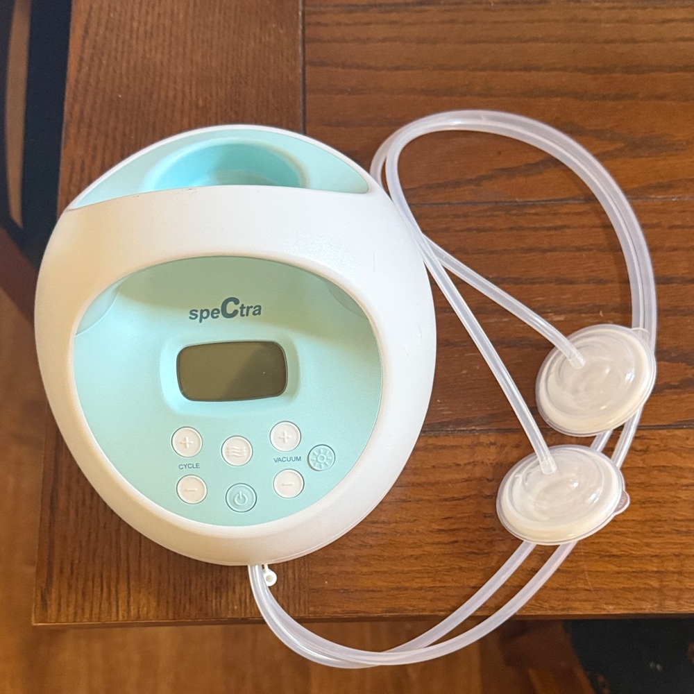 Spectra S1: White and Blue Breast Pump